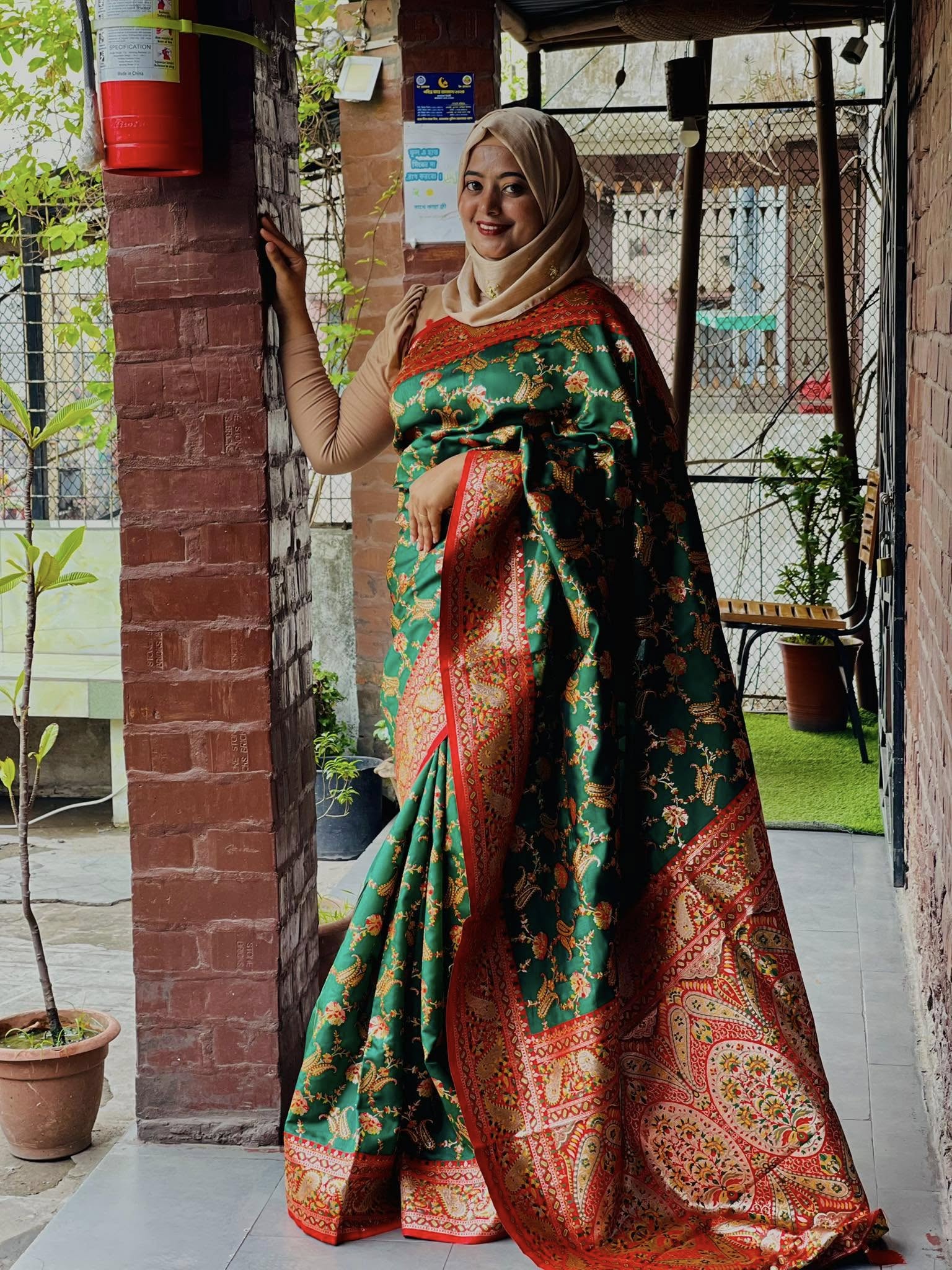 হ্যান্ডলুম কাতান সিল্ক শাড়ি - Image 9